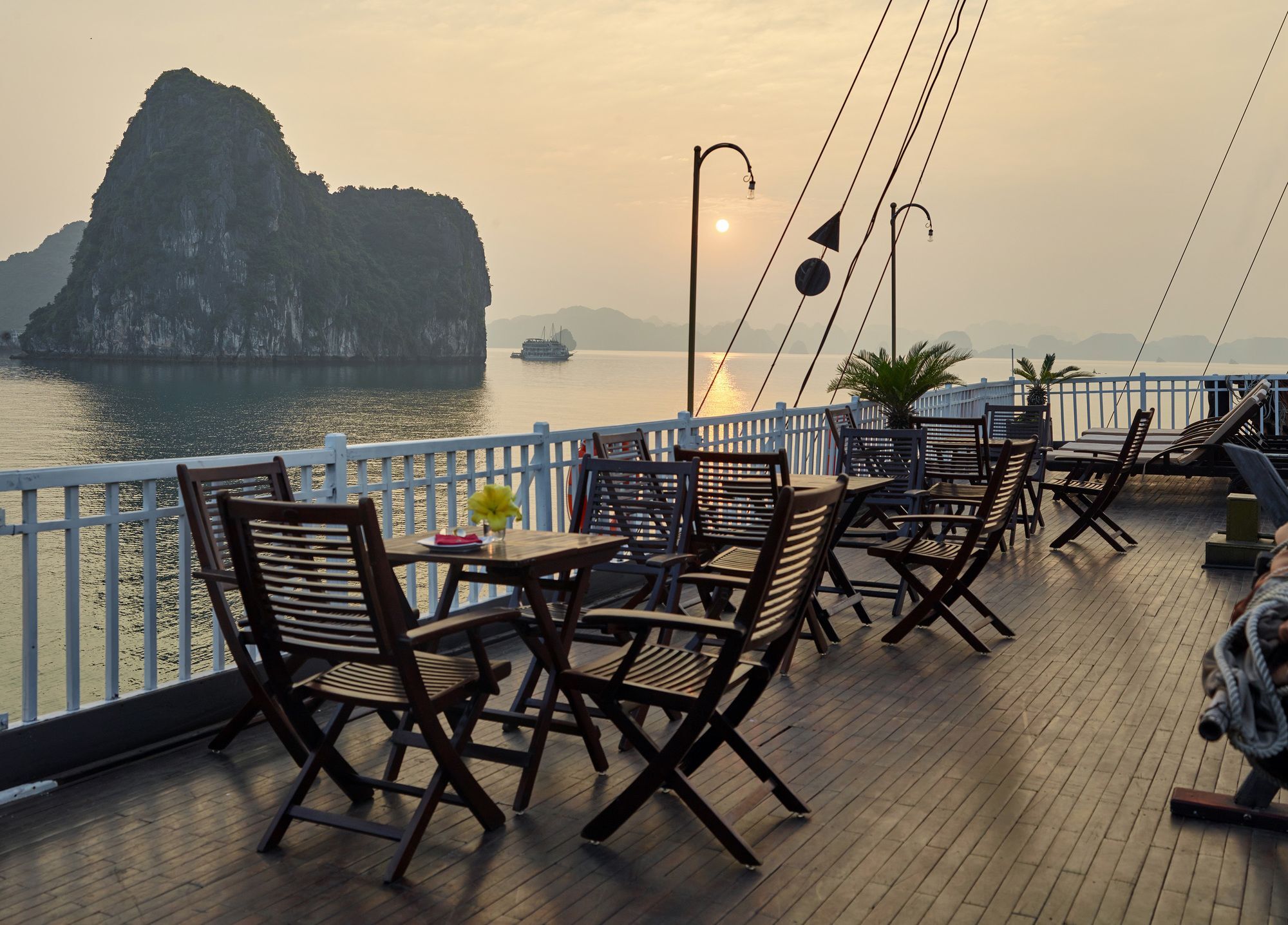 Garden Bay Legend Cruise Hotel Hạ Long Ngoại thất bức ảnh
